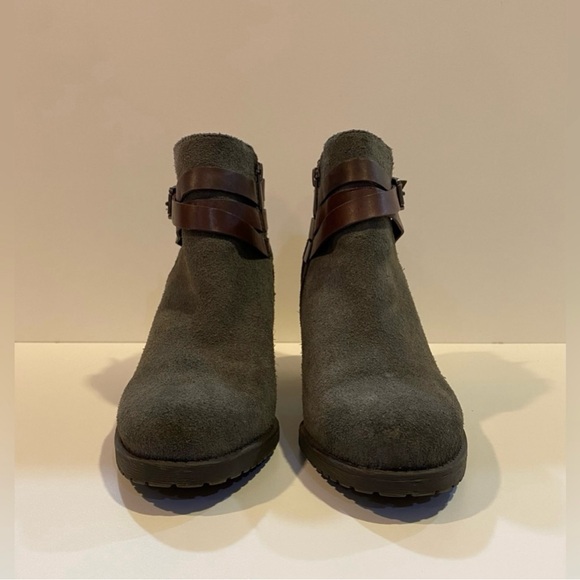 Sam Edelman Woman’s Chelsea Boots - Picture 6 of 11
